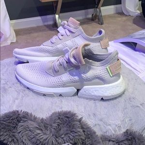 Adidas tan tennis shoes